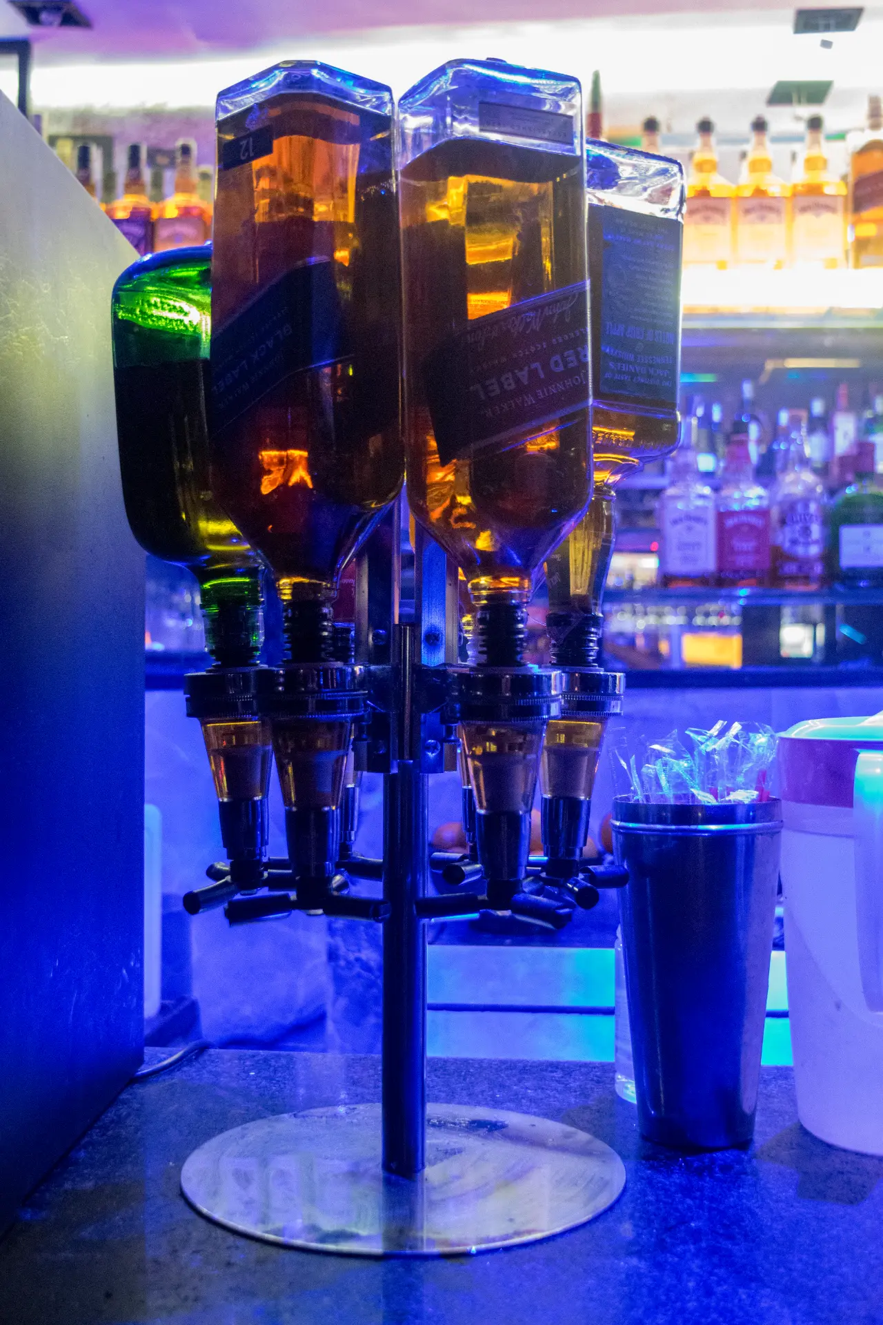 Seleção de bebidas no bar