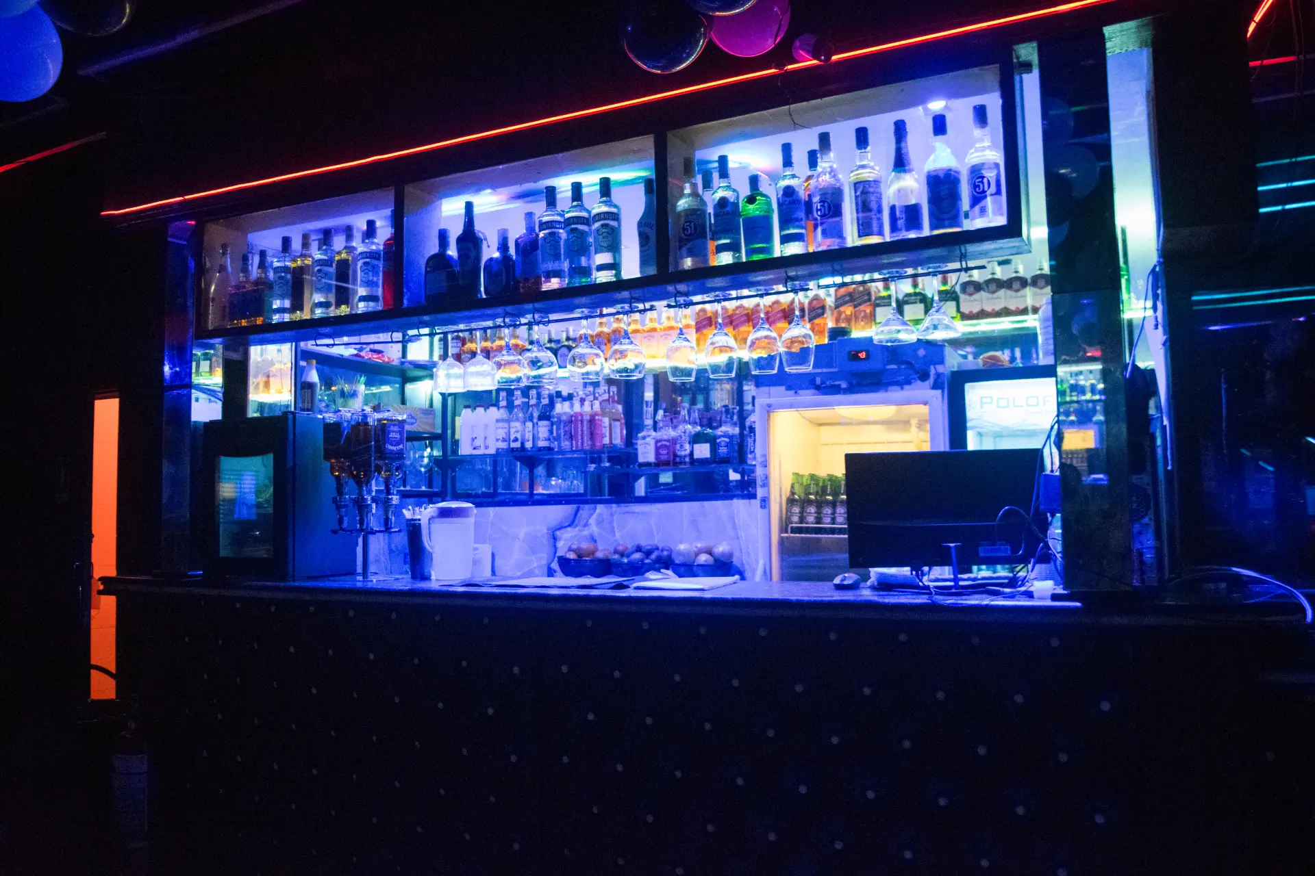 Bar iluminado